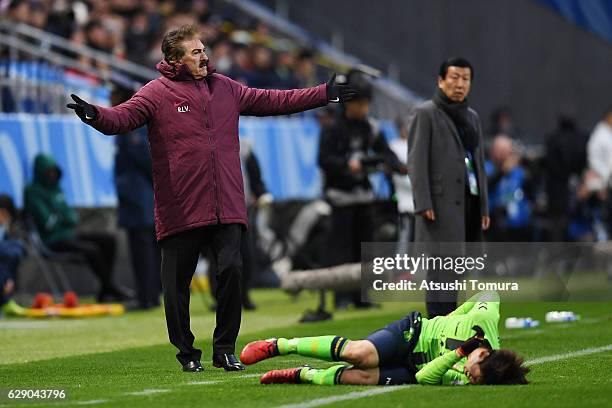 Ricardo La Volpe head coach of Club America reacts during the FIFA Club World Cup quarter final match between Jeonbuk Hyundai Motors and Club America...