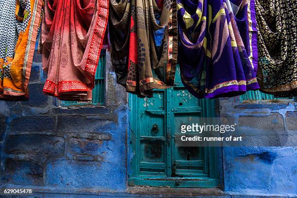 sari hanging on clothesline by house - indian art culture and entertainment photos et images de collection