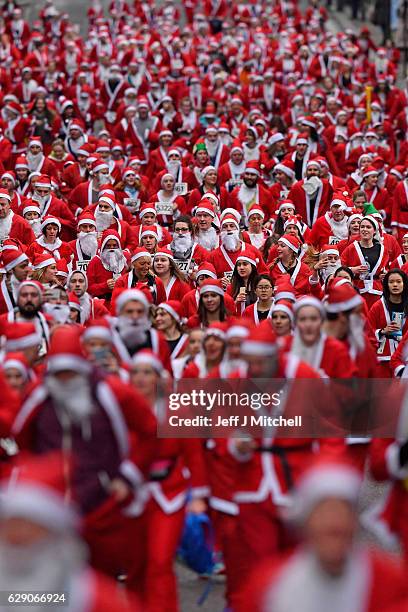 Over seven thousands of members of the public dressed as Santas make their way up St Vincent Street on December 11, 2016 in Glasgow, Scotland. The...