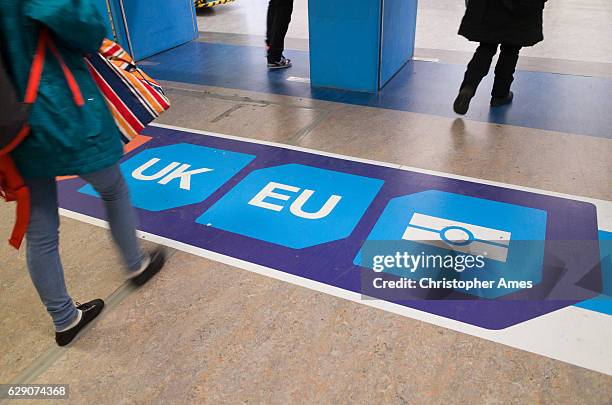 eu and uk passport control signage at london gatwick airport - brexit uk stock pictures, royalty-free photos & images