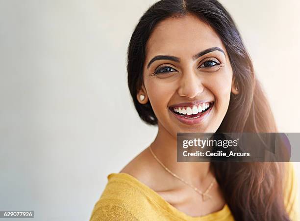 i couldn’t be more happier with my life - toothy smile stock pictures, royalty-free photos & images