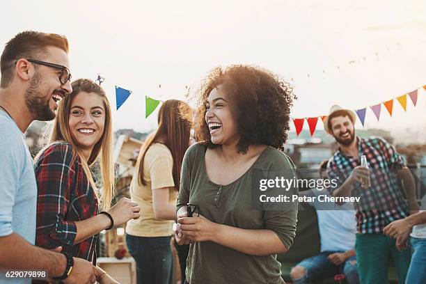 meeting the friends on the rooftop - party social event stockfoto's en -beelden