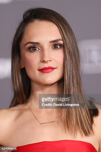 Actress Rachael Leigh Cook arrives at the premiere of Walt Disney Pictures and Lucasfilm's "Rogue One: A Star Wars Story" at the Pantages Theatre on...
