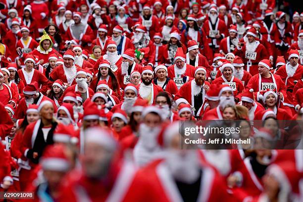 Over seven thousands of members of the public dressed as Santas make their way up St Vincent Street on December 11, 2016 in Glasgow, Scotland. The...