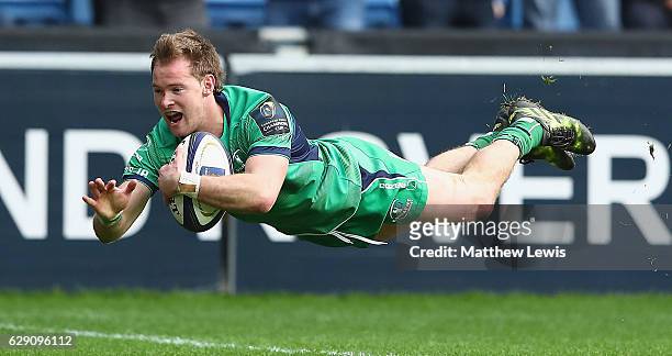 Kieran Marmion of Connacht scores a try during the European Rugby Champions Cup match between Wasps and Connacht Rugby at the Ricoh Arena on December...