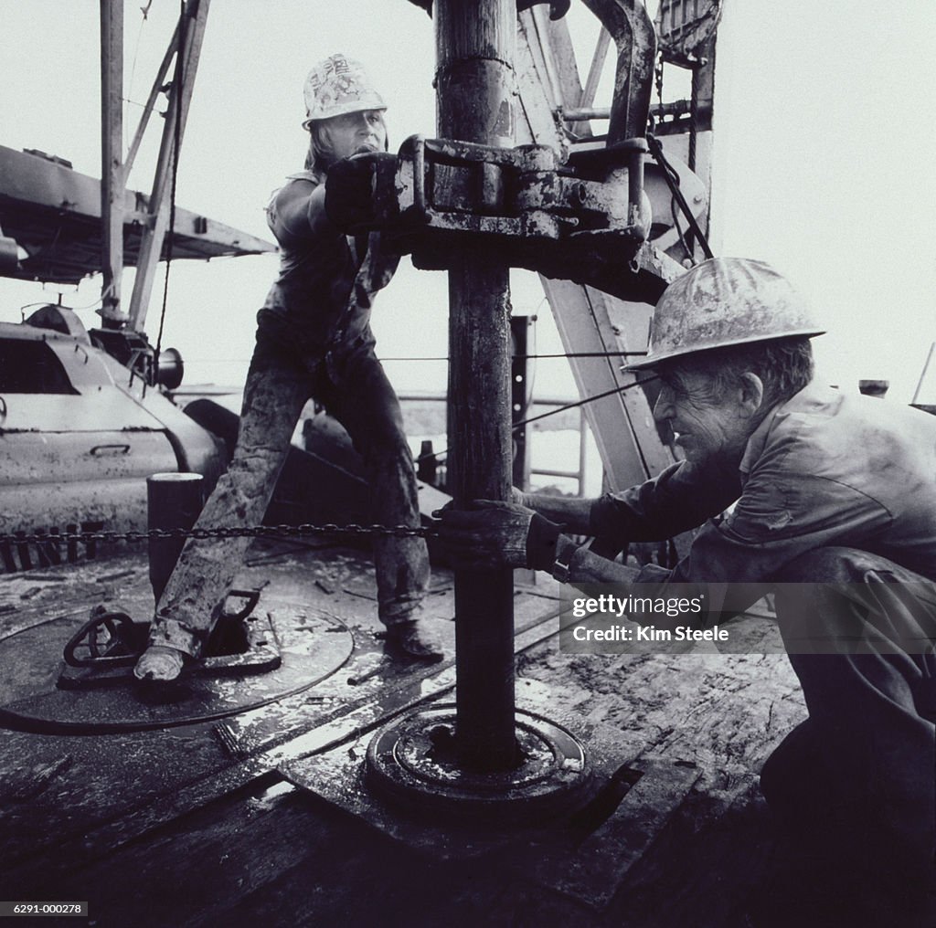 Working In Oil Rigs Oil Rig Workers High-Res Stock Photo - Getty Images