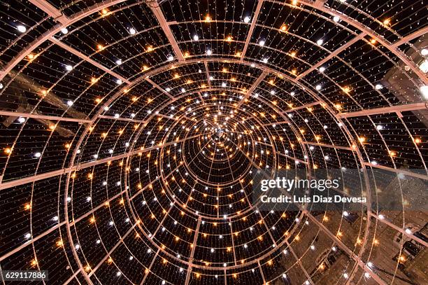 photo of the inside of a christmas tree at vigo 2016 - vigo fotografías e imágenes de stock