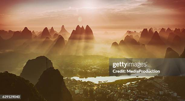 yangshuo town river li and karst mountains at sunrise - guilin stock pictures, royalty-free photos & images