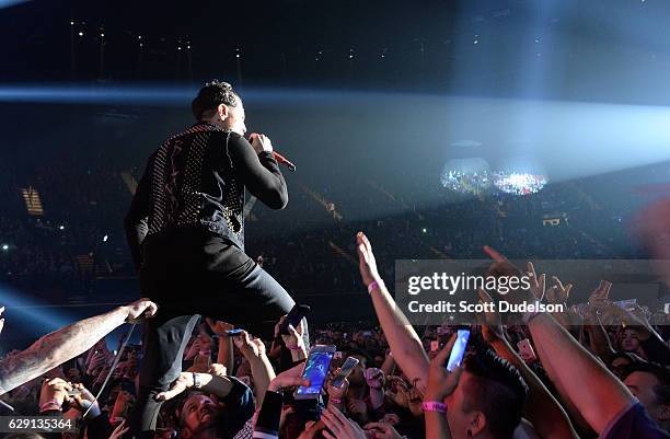 A Fu Singer Afi Concert Photos and Premium High Res Pictures - Getty Images
