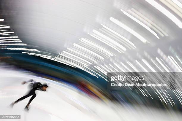 Peter Michael of New Zealand competes in the 10000m Mens race on Day Three of the Speed Skating ISU World Cup on December 11, 2016 in Heerenveen,...