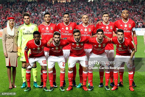 Benfica initial team during the match between SL Benfica v Sporting CP for the Portugueses Primeira Liga at Estadio da Luz on December 11, 2016 in...