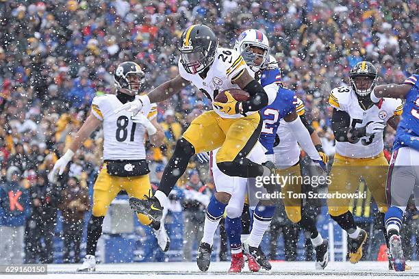 Le'Veon Bell of the Pittsburgh Steelers scores a touchdown against the Buffalo Bills during the first half at New Era Field on December 11, 2016 in...