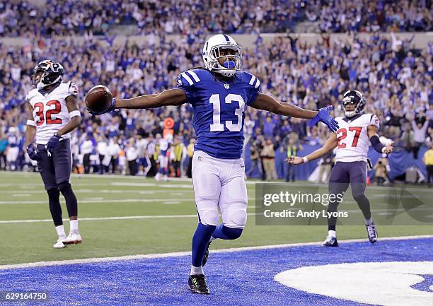 Hilton of the Indianapolis Colts makes a touchdown catch in the fourth quarter of the game against the Houston Texans at Lucas Oil Stadium on...