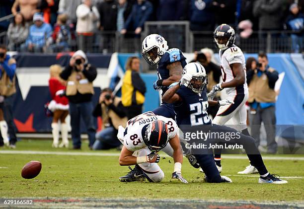 Tennessee Titans inside linebacker Avery Williamson strips the ball from Denver Broncos tight end A.J. Derby for a fumble after his catch late in the...