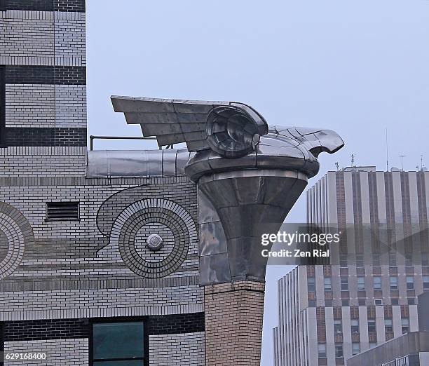 chrysler building eagle gargoyle on a rainy day - manhattan, new york city - chrysler building stock pictures, royalty-free photos & images