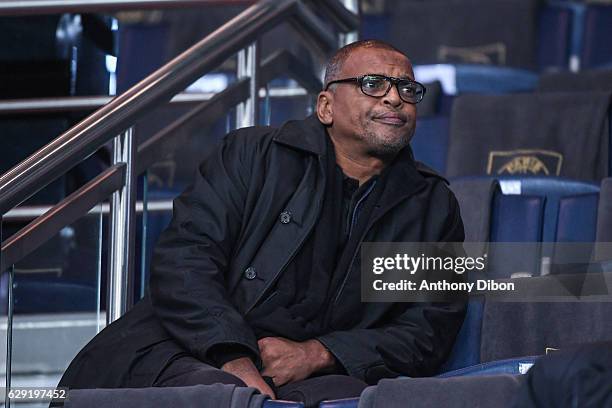 Bernard Lama during the French Ligue 1 match between Paris Saint Germain and Nice at Parc des Princes on December 11, 2016 in Paris, France.