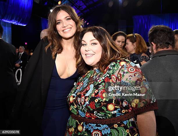 Actresses Mandy Moore and Chrissy Metz attend The 22nd Annual Critics' Choice Awards at Barker Hangar on December 11, 2016 in Santa Monica,...