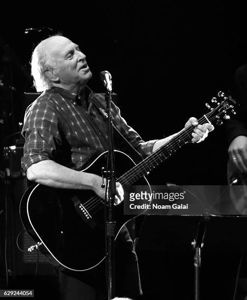 Jimmy Buffett performs at WCBS-FM 101.1's Holiday in Brooklyn concert at Barclays Center of Brooklyn on December 9, 2016 in New York City.