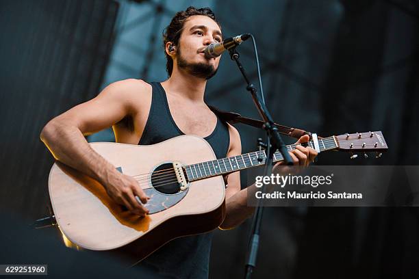 Tiago Iorc performs live on stage at Allianz Parque on December 10, 2016 in Sao Paulo, Brazil.