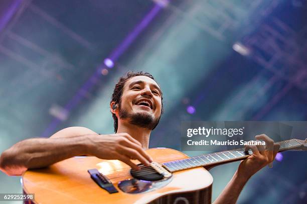 Tiago Iorc performs live on stage at Allianz Parque on December 10, 2016 in Sao Paulo, Brazil.