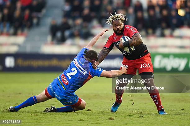 Mathieu Bastareaud of Toulon and Ken Owens of Scarlets during the European Champions Cup match between Toulon and Scarlets on December 11, 2016 in...