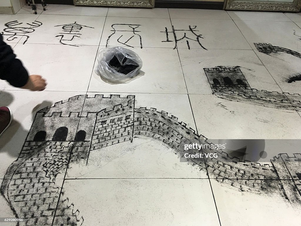 Barber Uses Hair Clippings "Paint" Great Wall In Jilin