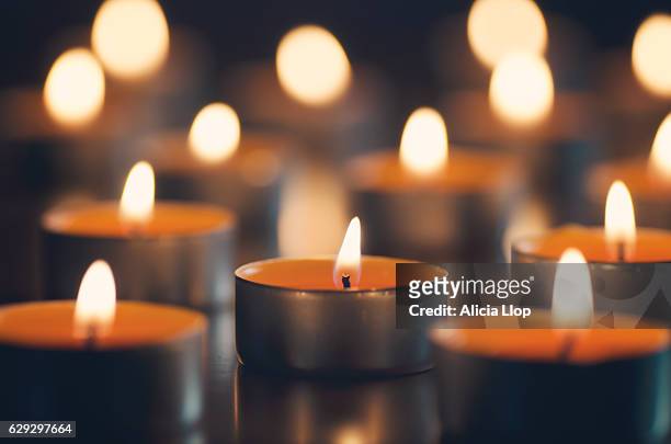 candles - candela foto e immagini stock