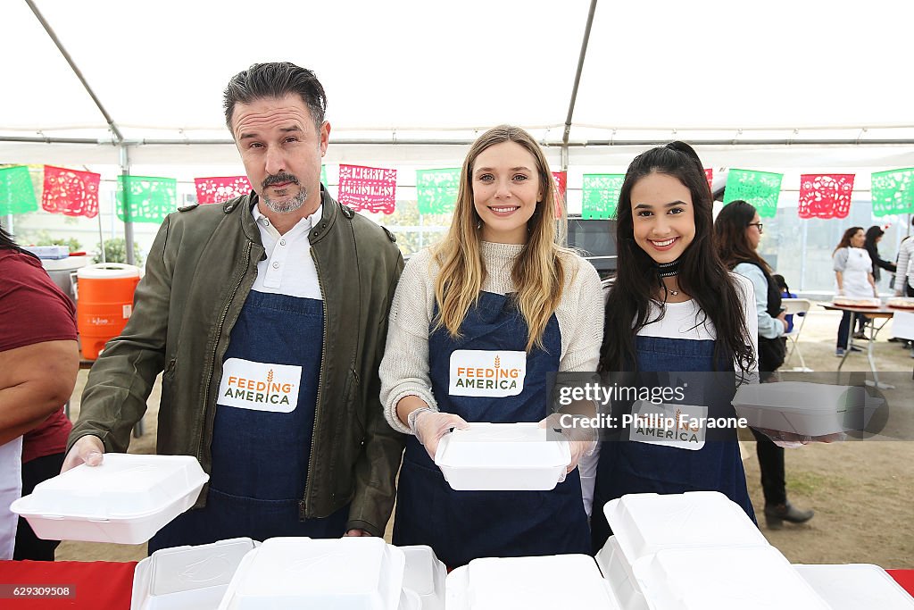 Feeding America & LA Regional Food Bank Host "Hope For The Holidays" Celebrity Volunteer Event At Para Los Ninos