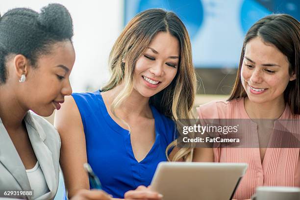 emailing customers - rewards program stock pictures, royalty-free photos & images