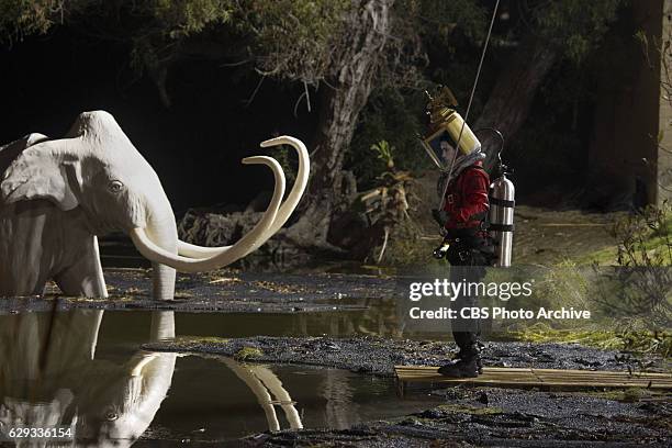 This is the Pits" -- Walter must swim through the deadly La Brea Tar Pits when Team Scorpion helps a woman trapped in the tar before she runs out of...