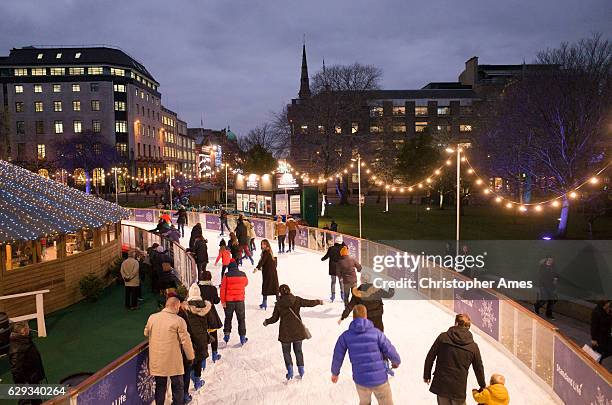 winter festival ice skating in edinburgh city centre - dark ice rink stock pictures, royalty-free photos & images