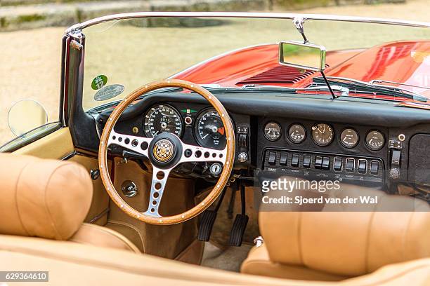 jaguar e-type roadster classico interni auto sportive britanniche - jaguar foto e immagini stock