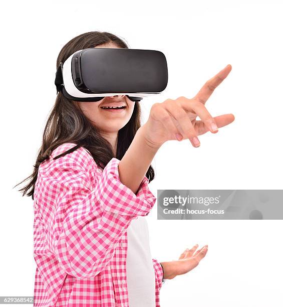 smiling little girl experience with vr headset - vr kids stock pictures, royalty-free photos & images