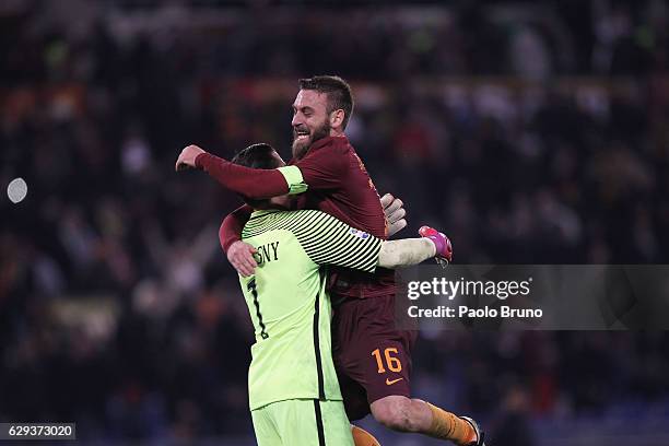 Roma goalkeeper Wojciech Szczesny and Daniele De Rossi celebrates the victory after the Serie A match between AS Roma and AC Milan at Stadio Olimpico...