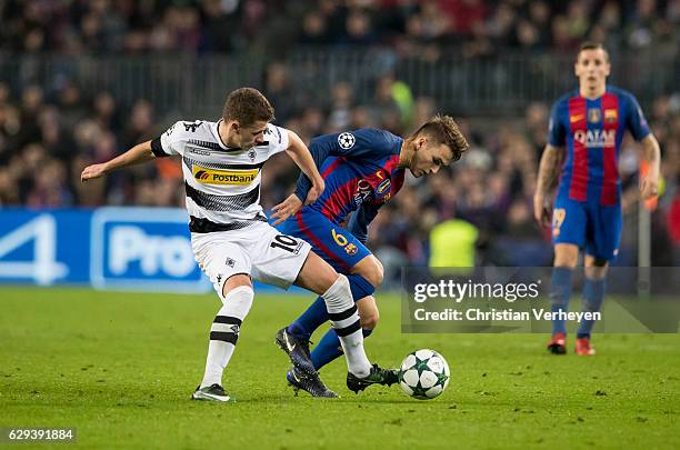 Thorgan Hazard of Borussia Moenchengladbach and Denis Suarez of FC Barcelona battle for the ball during the UEFA Champions League match between FC...