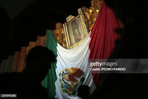Faithful and pilgrims celebrate the feast of the Virgin of Guadalupe, patron saint of Mexico in Mexico City on December 12, 2016. / AFP / PEDRO PARDO