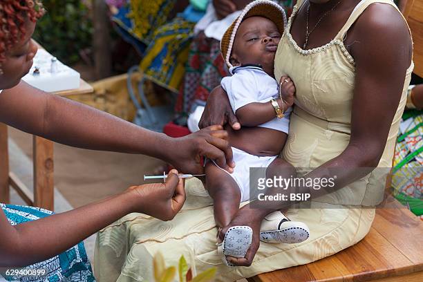 Reportage in a health center in Lome, Togo. DTC and hepatitis B vaccine.