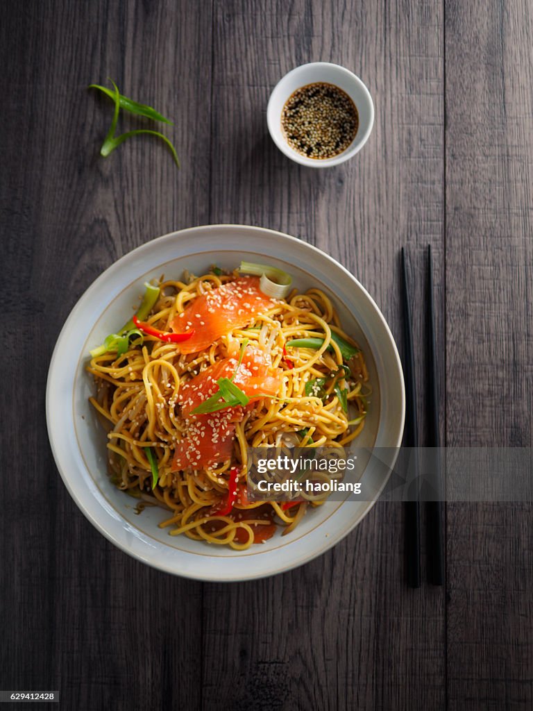 Oriental noodles salad with smoke salmon
