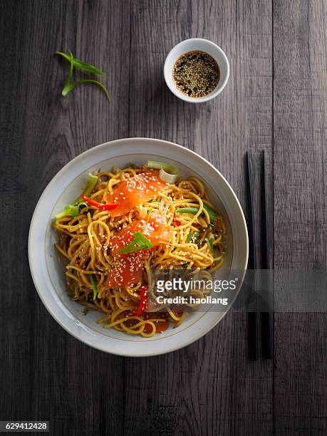 oriental noodles salad with smoke salmon - rökt lax bildbanksfoton och bilder