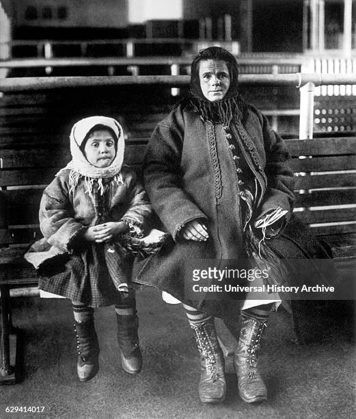Emigrant Mother and Daughter, Ellis Island, New York, USA, circa 1902.