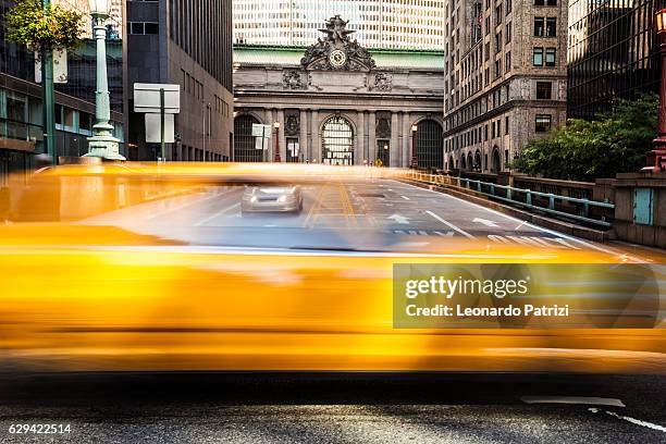 yellow cab traffic in nyc in front of grand central - grand central tours stock pictures, royalty-free photos & images