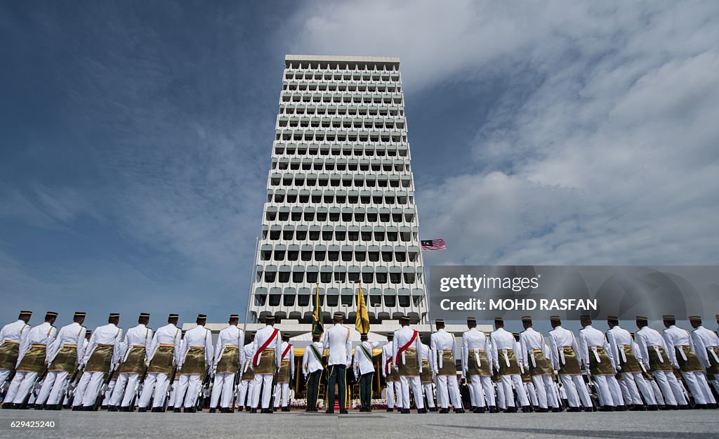 TOPSHOT-MALAYSIA-ROYALS-KING