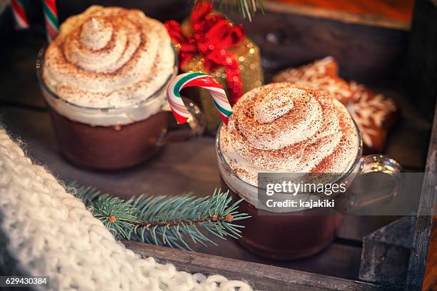 chocolate quente de natal - hortelã pimenta imagens e fotografias de stock