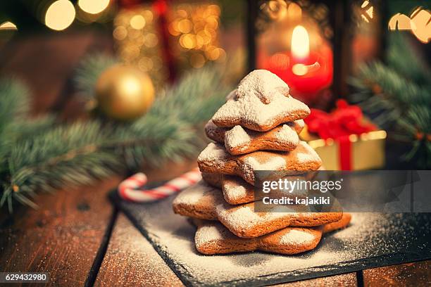 weihnachten lebkuchen stern form cookies - shortbread stock-fotos und bilder