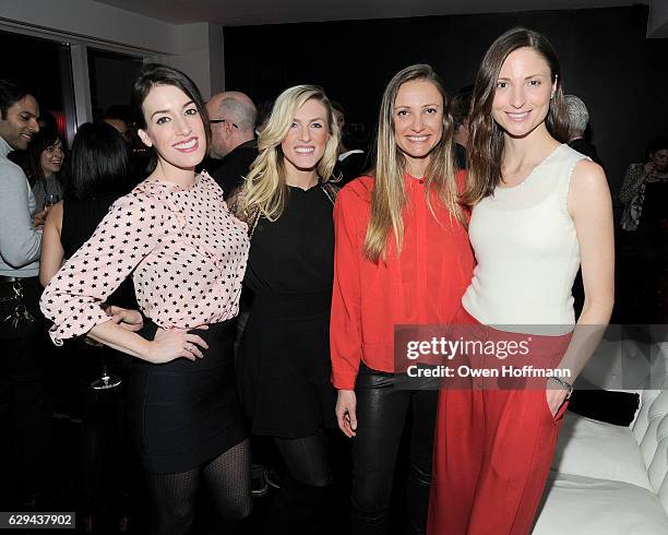 Emily Rasmussen Model Natasha Stefan Photos et images de collection - Getty Images
