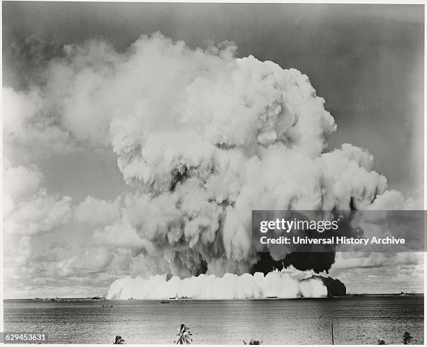 Pacific Bomb Testing 803 Nuclear Testing In The Pacific Stock Photos, High-Res Pictures, and ...
