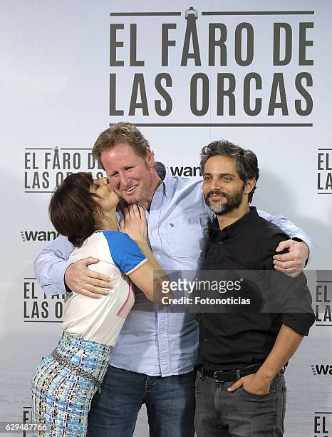 Maribel Verdu, Gerardo Olivares and Joaquin Furriel attend a photocall for 'El Faro de las Orcas' at Casa de America on December 13, 2016 in Madrid,...