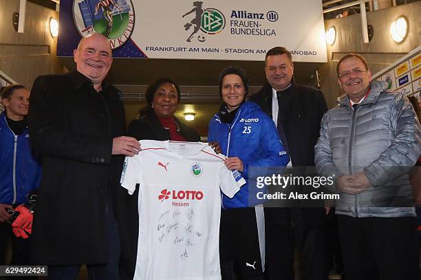 General Secretary Fatma Samoura poses with manager Siegfried Dietrich, team captain Saskia Bartusiak, DFB President Reinhard Grindel and DFB First...