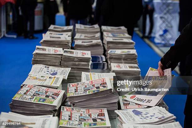 Read newspaper - Symbol photo with a large amount of German newspapers on a table.