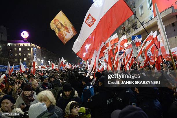 Police separates anti and pro-government demonstrators on the 35th anniversary of the martial law in Warsaw on December 13, 2016. General Wojciech...